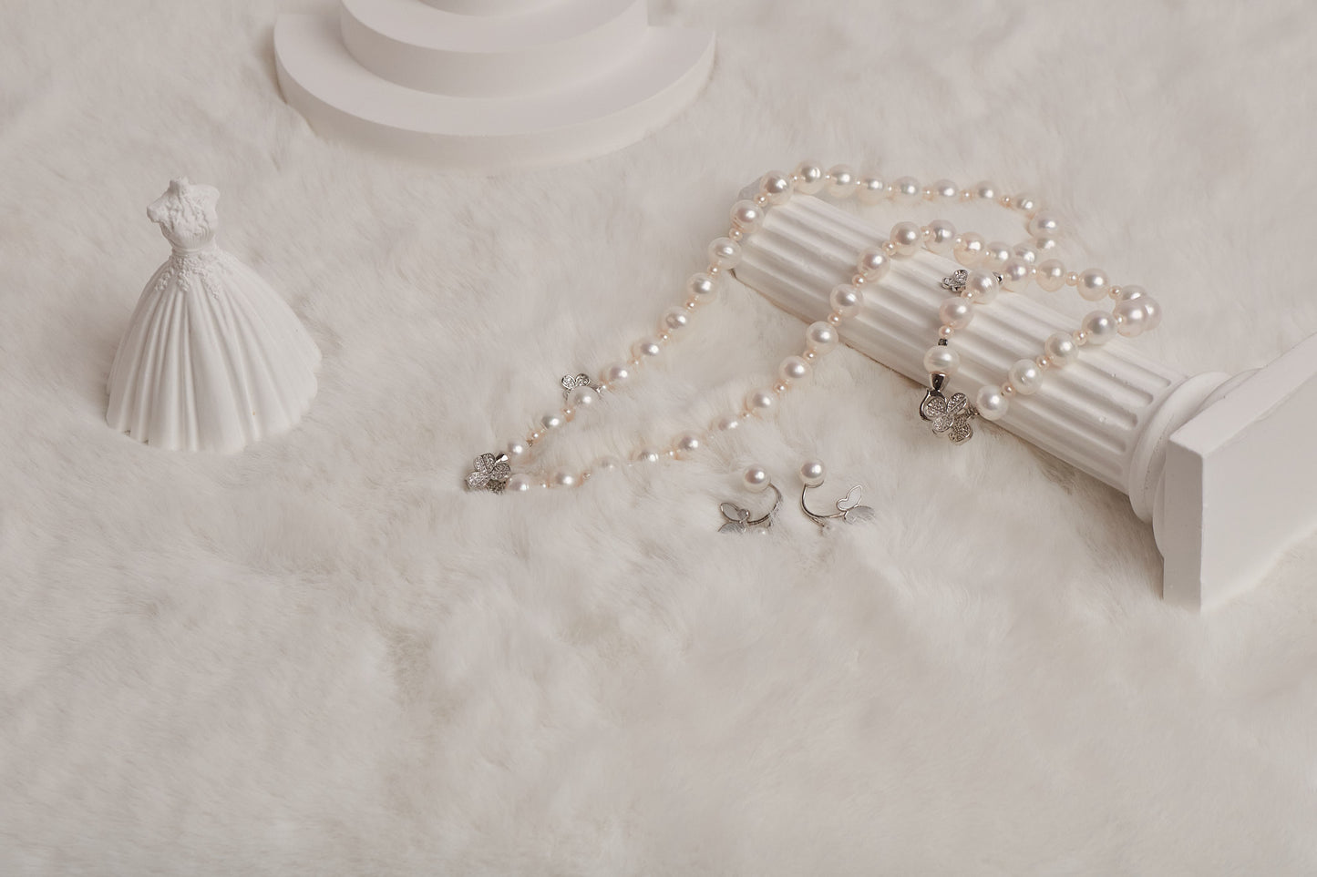 Ladies White Freshwater Pearl Set Necklace; Bracelet & Nice Earrings