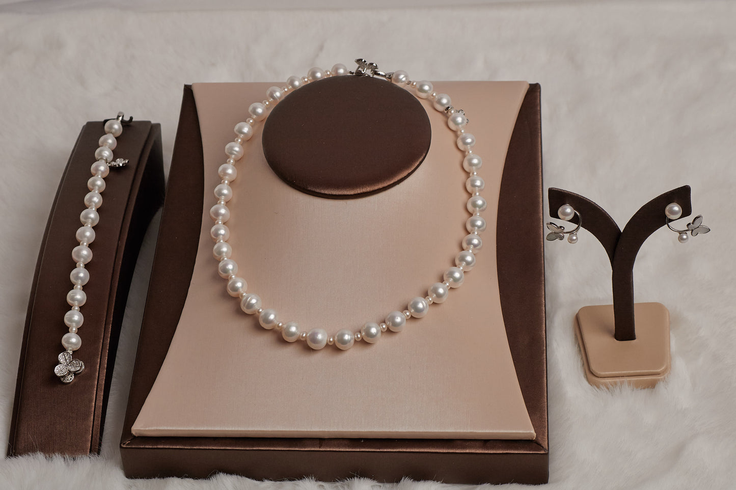 Ladies White Freshwater Pearl Set Necklace; Bracelet & Nice Earrings