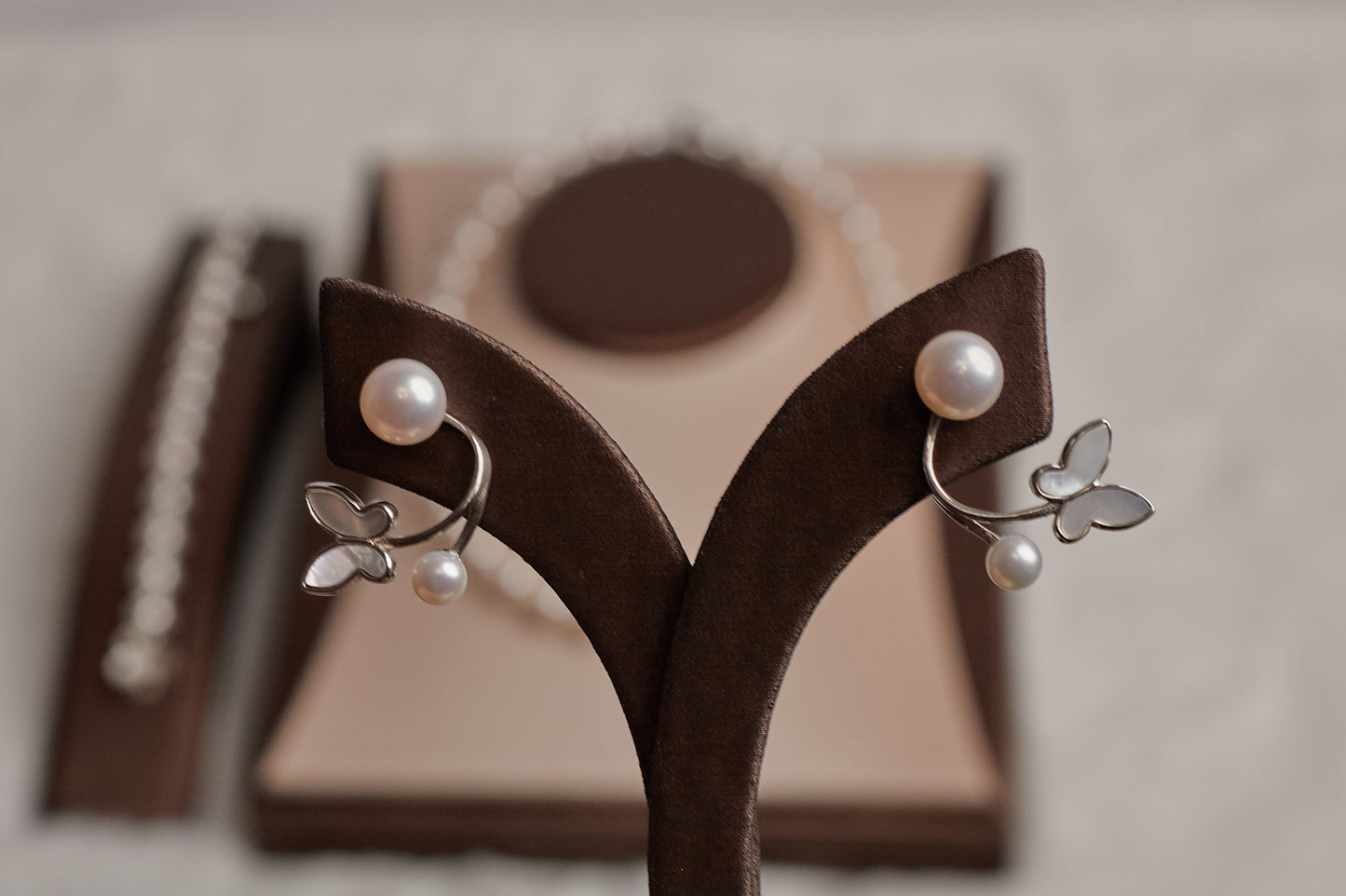 Ladies White Freshwater Pearl Set Necklace; Bracelet & Nice Earrings