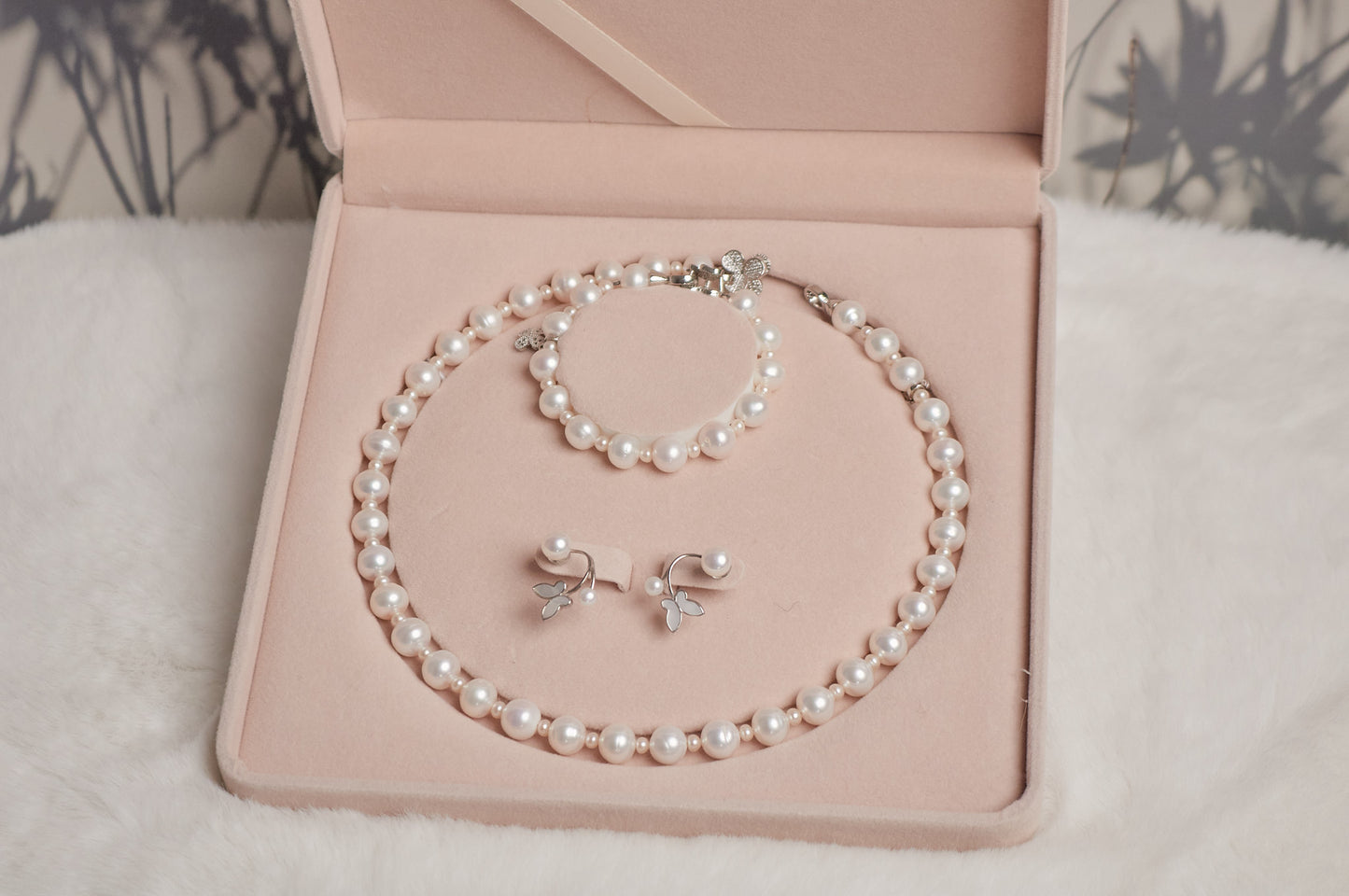 Ladies White Freshwater Pearl Set Necklace; Bracelet & Nice Earrings