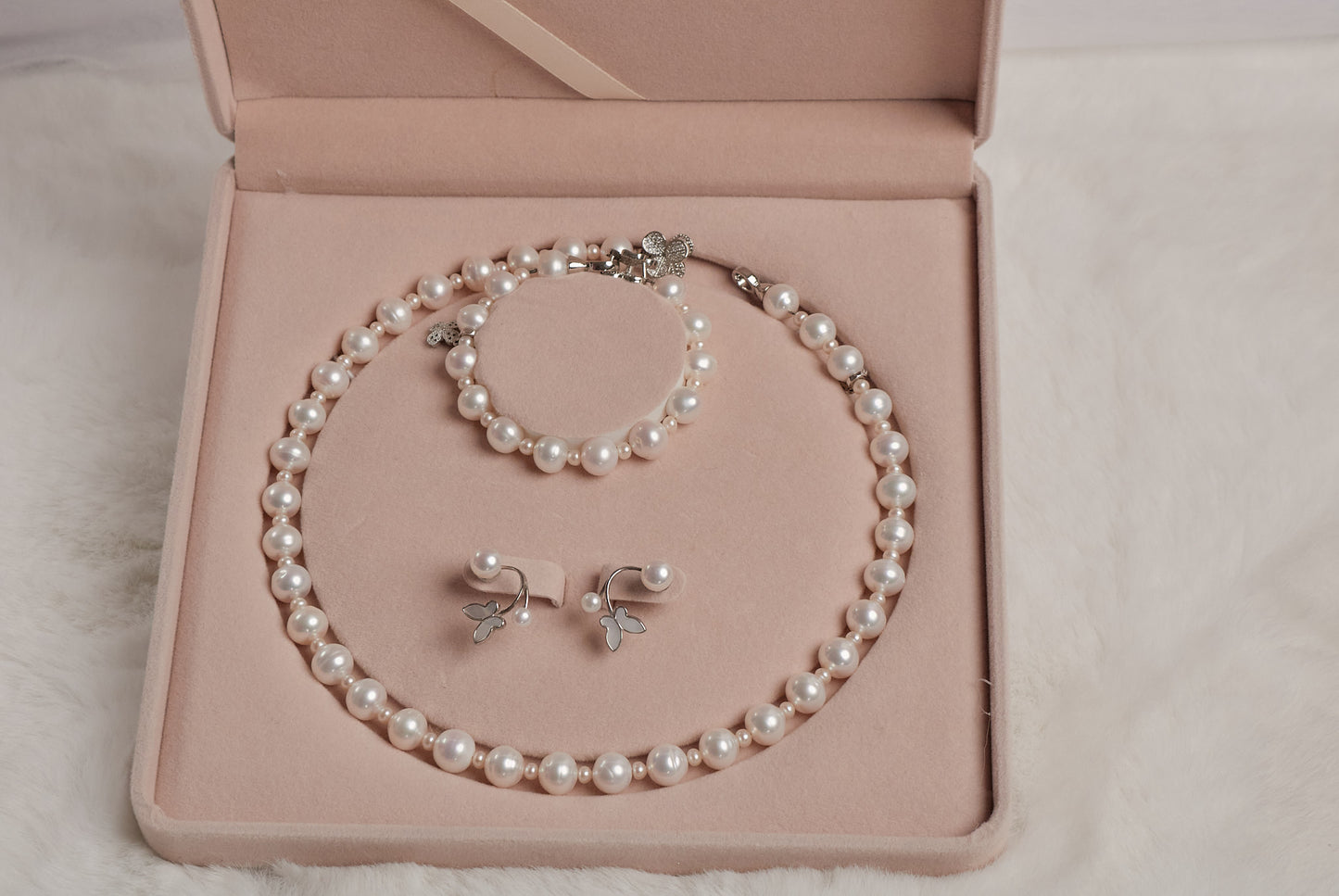 Ladies White Freshwater Pearl Set Necklace; Bracelet & Nice Earrings
