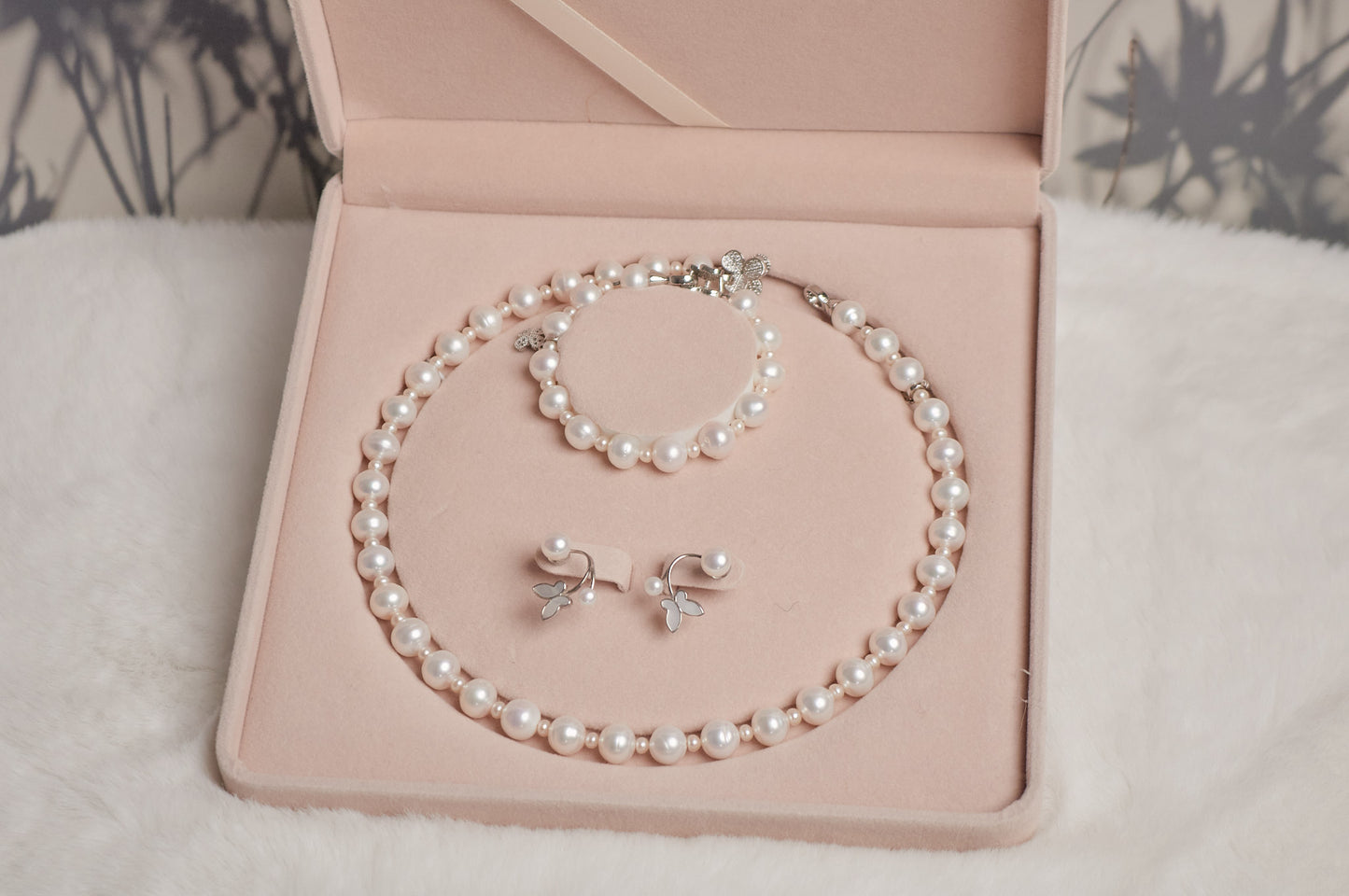 Ladies White Freshwater Pearl Set Necklace; Bracelet & Nice Earrings