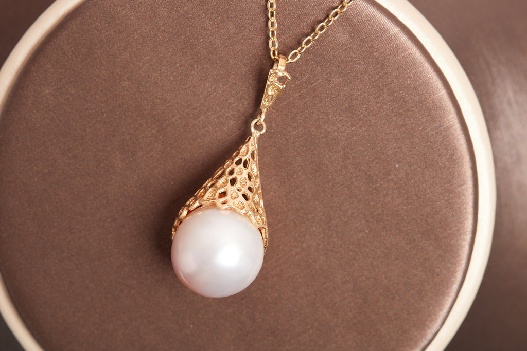 LOVE NET PENDENT