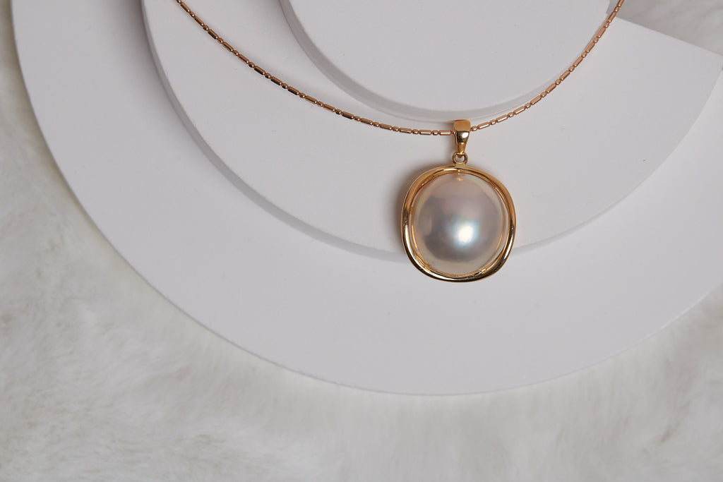MABE SEA PEARL PENDANT WITH 18K YELLOW GOLD