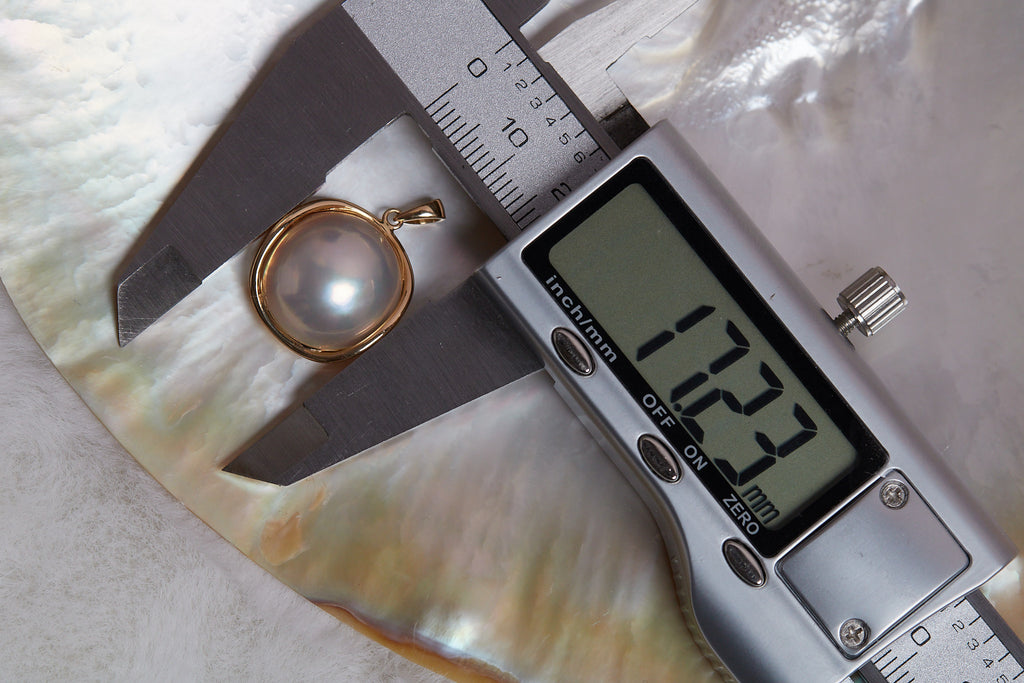 MABE SEA PEARL PENDANT WITH 18K YELLOW GOLD