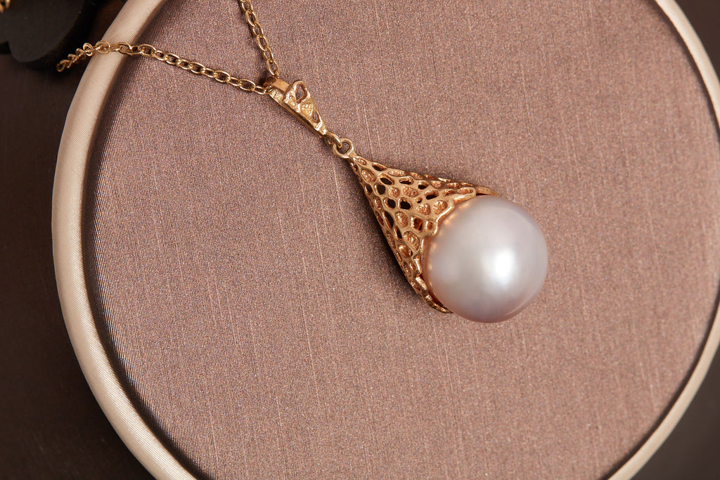 LOVE NET PENDENT