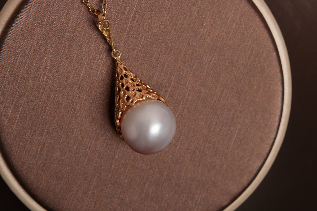 LOVE NET PENDENT