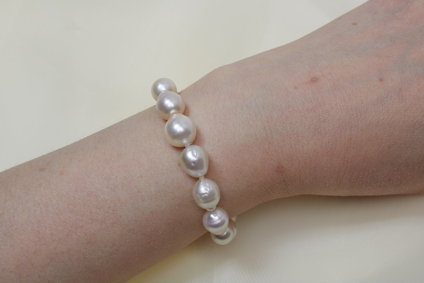 White South Sea Pearl Bracelet SSPB0010524