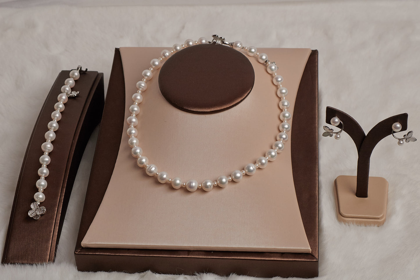 Ladies White Freshwater Pearl Set Necklace; Bracelet & Nice Earrings