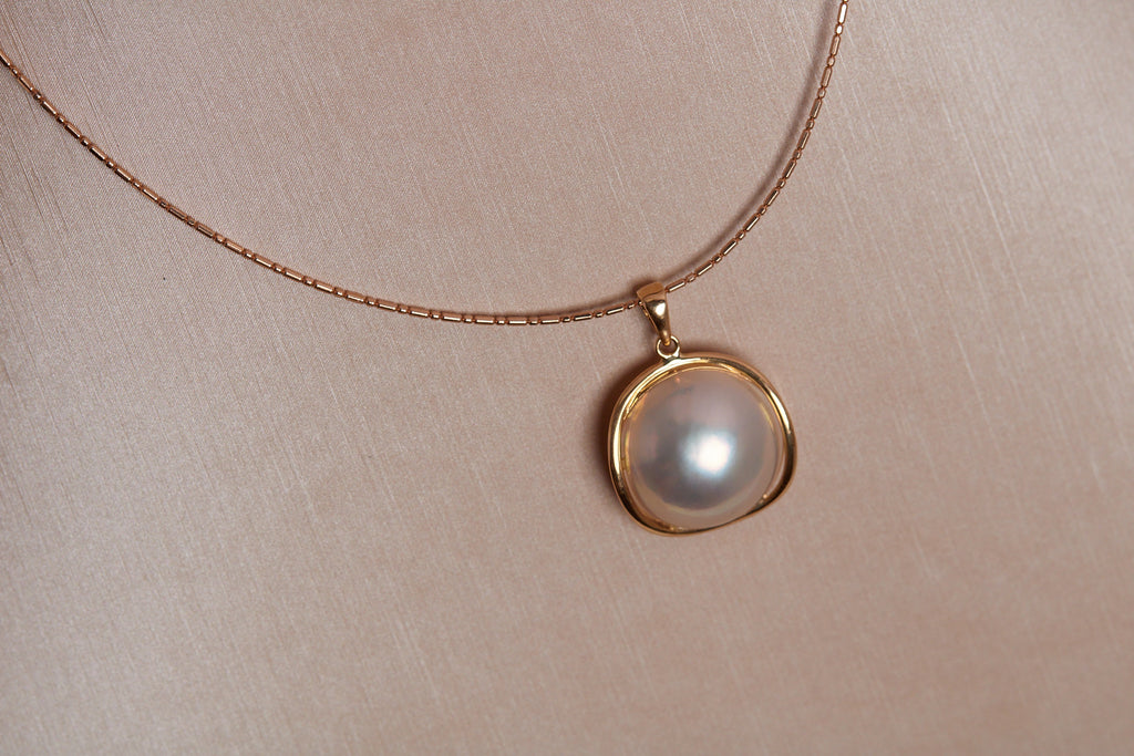 MABE SEA PEARL PENDANT WITH 18K YELLOW GOLD