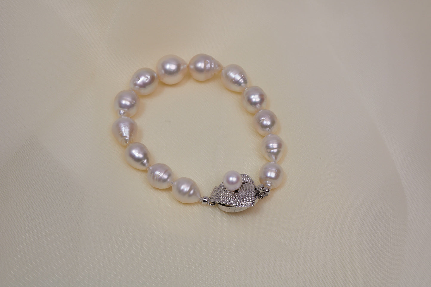 White South Sea Pearl Bracelet SSPB0010524