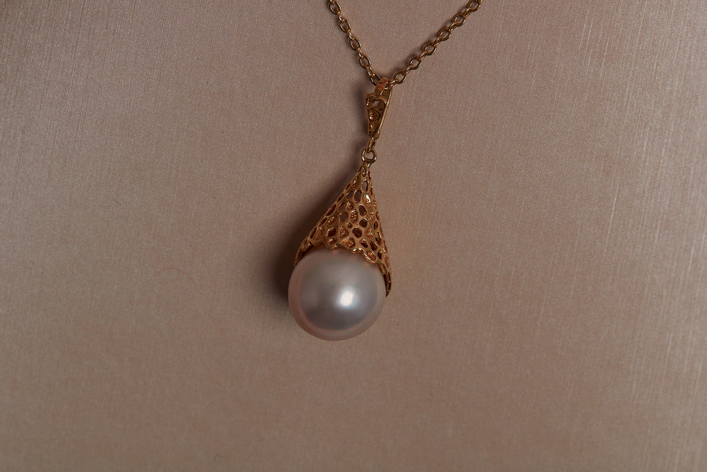 LOVE NET PENDENT