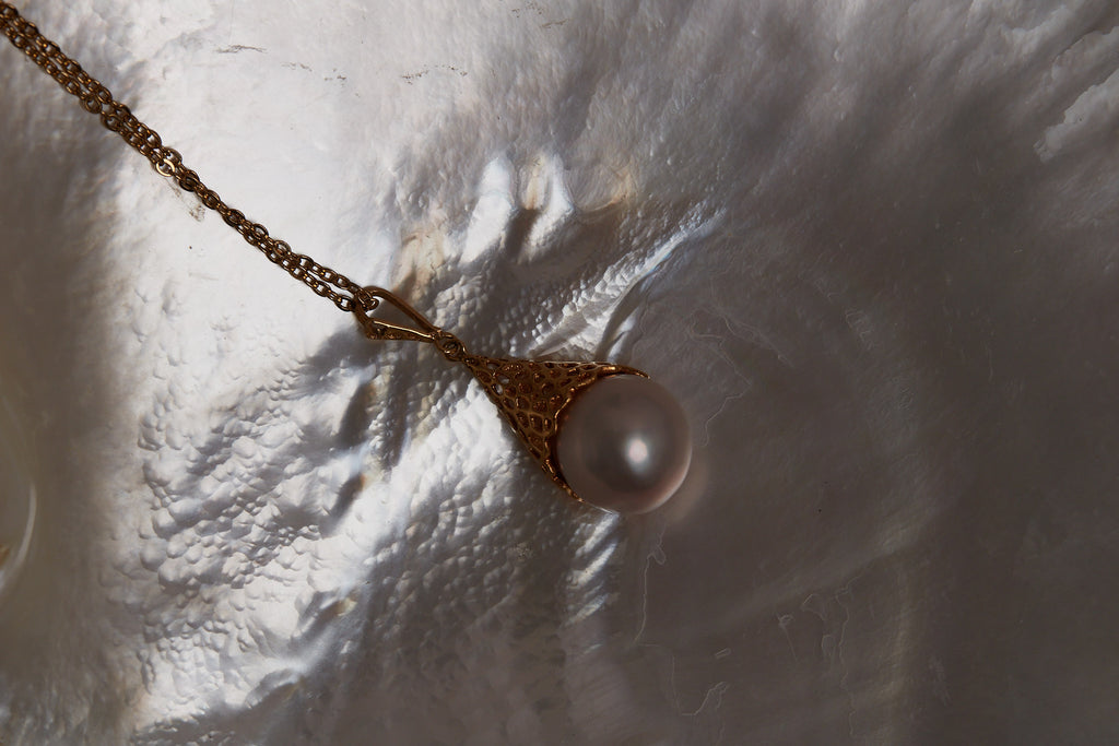 LOVE NET PENDENT