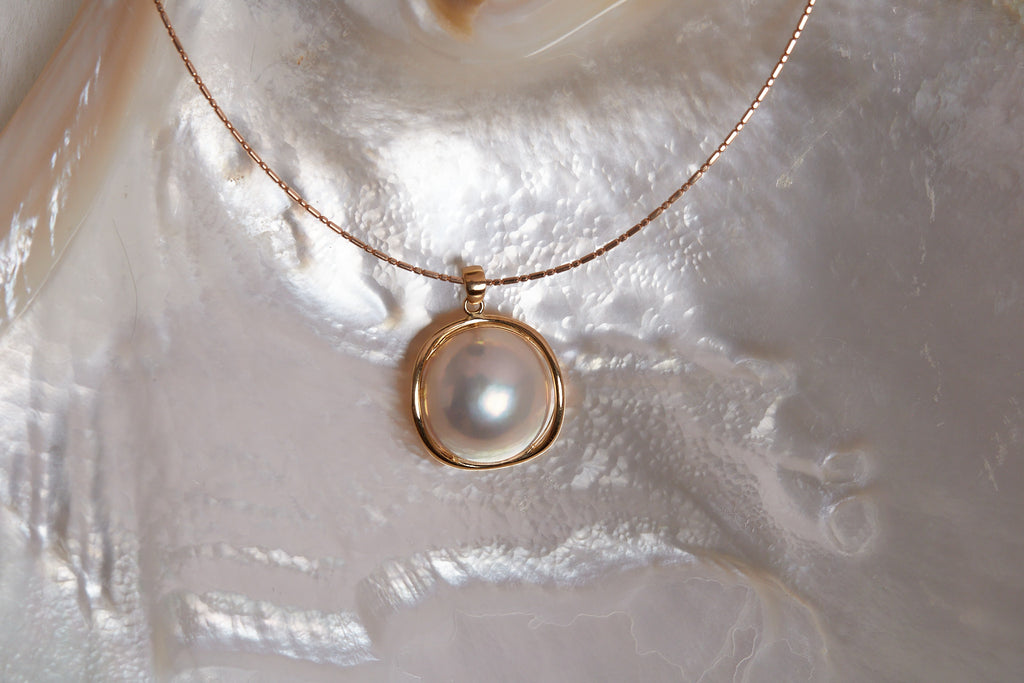 MABE SEA PEARL PENDANT WITH 18K YELLOW GOLD