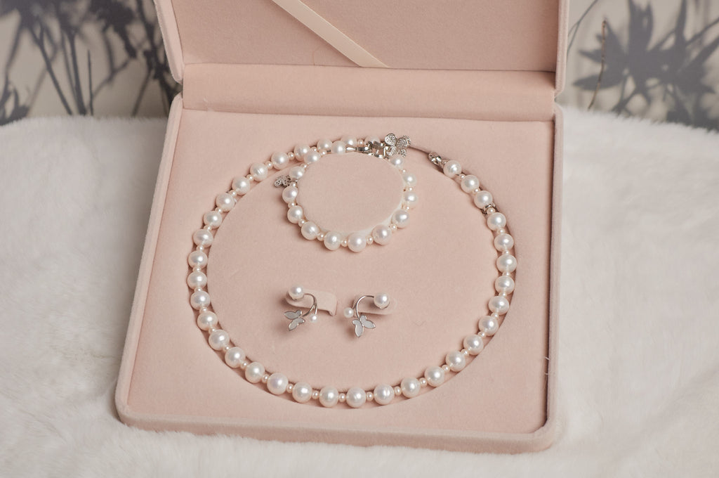 Ladies White Freshwater Pearl Set Necklace; Bracelet & Nice Earrings
