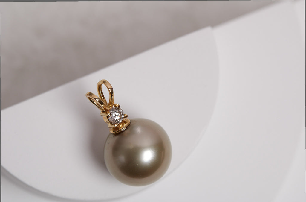 Tahitian Pearl Pendant with 3.5mm Diamond