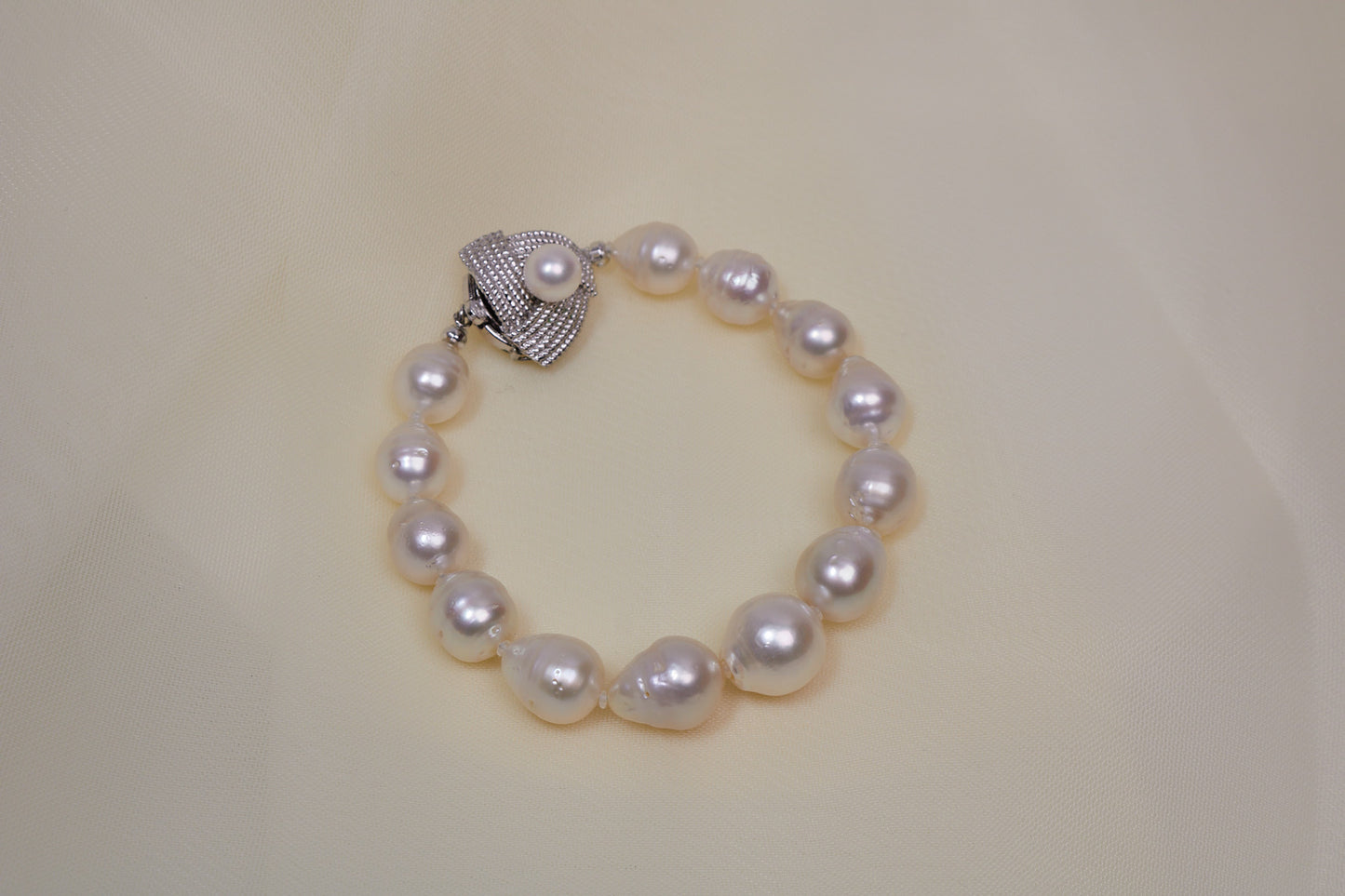 White South Sea Pearl Bracelet SSPB0010524