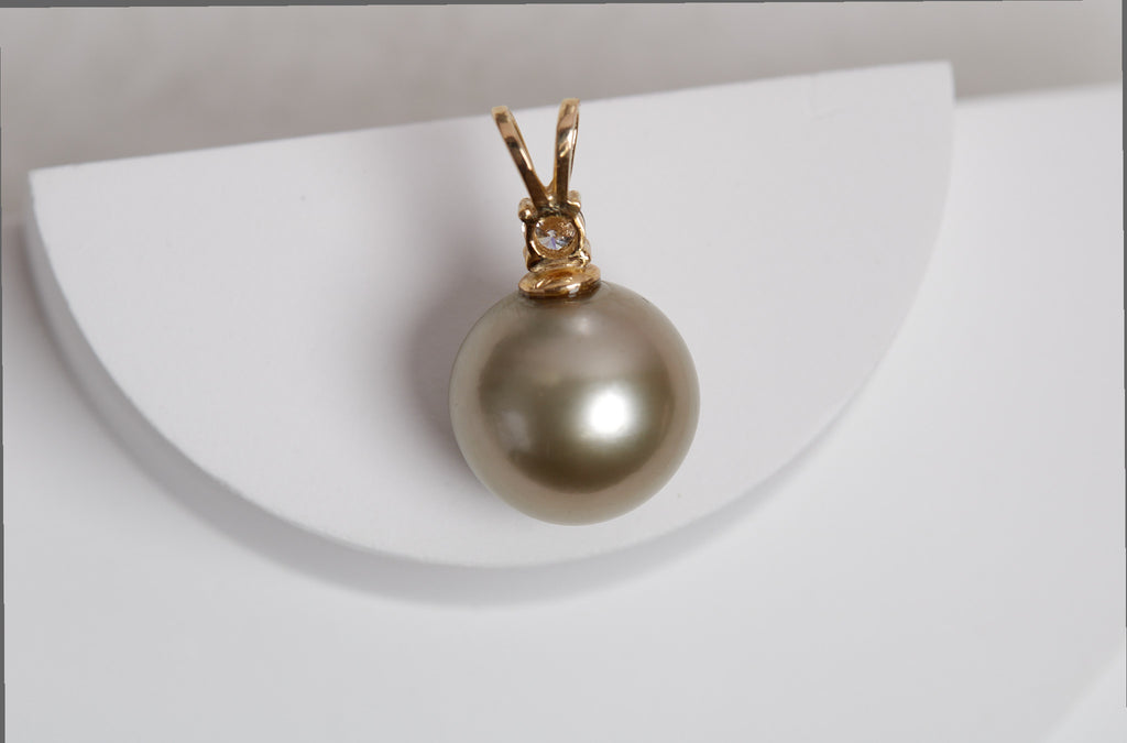 Tahitian Pearl Pendant with 3.5mm Diamond