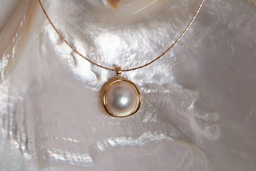 MABE SEA PEARL PENDANT WITH 18K YELLOW GOLD