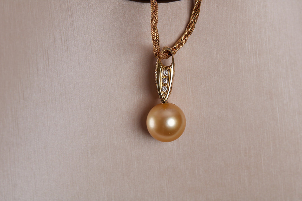 GOLDEN SOUTH SEA PEARL PENDANT WITH 18K YELLOW GOLD & DIAMOND CHAIN