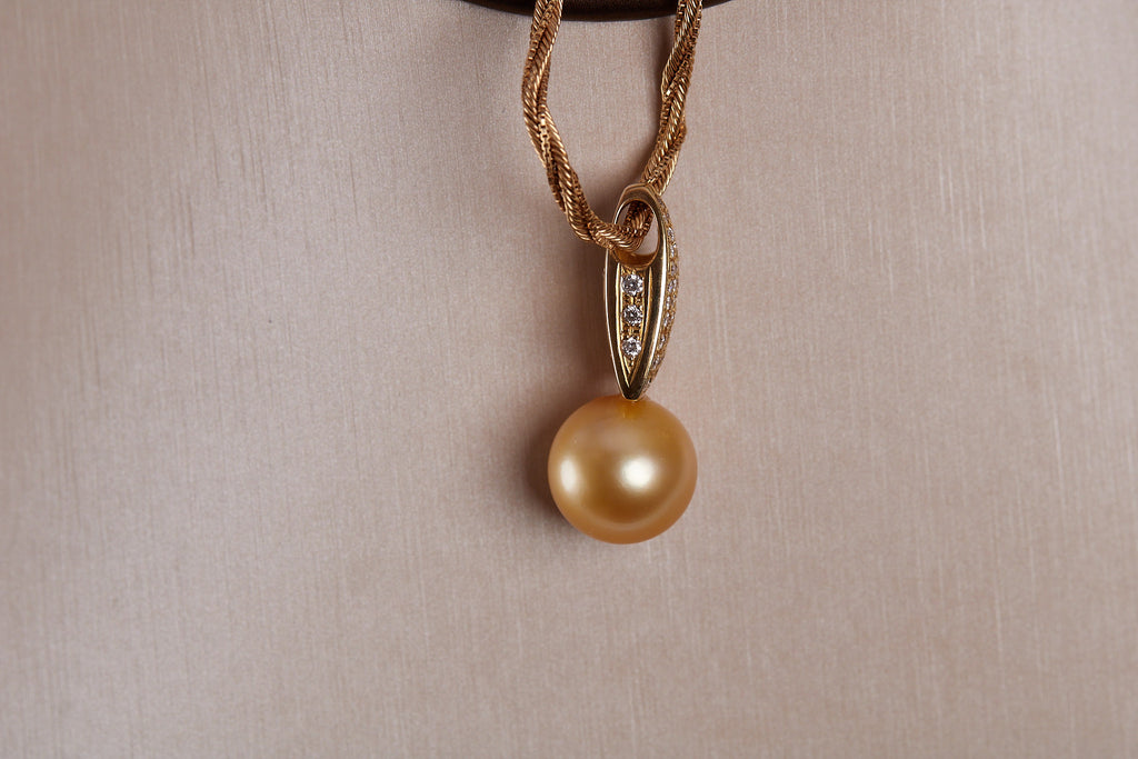 GOLDEN SOUTH SEA PEARL PENDANT WITH 18K YELLOW GOLD & DIAMOND CHAIN