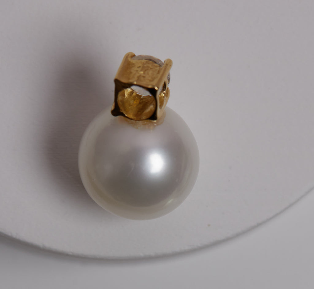 White South Sea Pearl Pendant