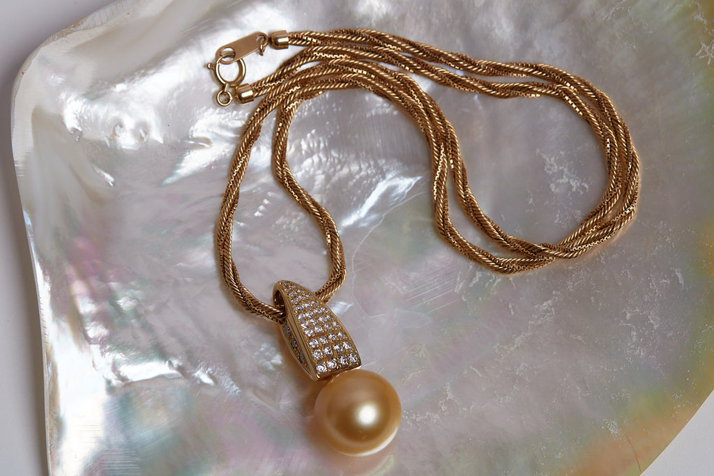GOLDEN SOUTH SEA PEARL PENDANT WITH 18K YELLOW GOLD & DIAMOND CHAIN