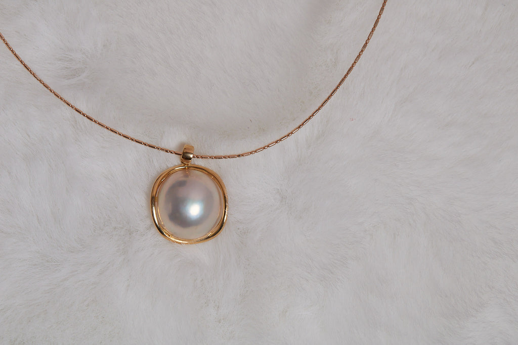 MABE SEA PEARL PENDANT WITH 18K YELLOW GOLD