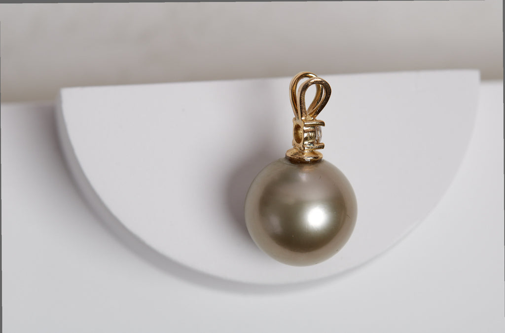 Tahitian Pearl Pendant with 3.5mm Diamond