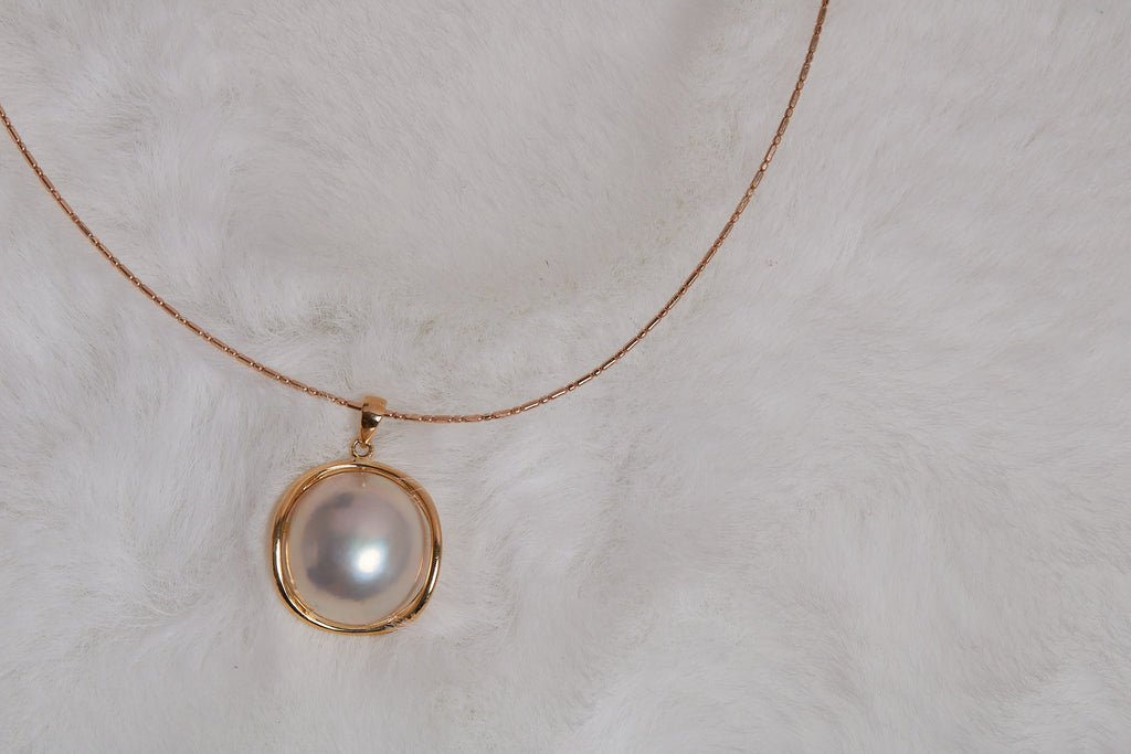 MABE SEA PEARL PENDANT WITH 18K YELLOW GOLD