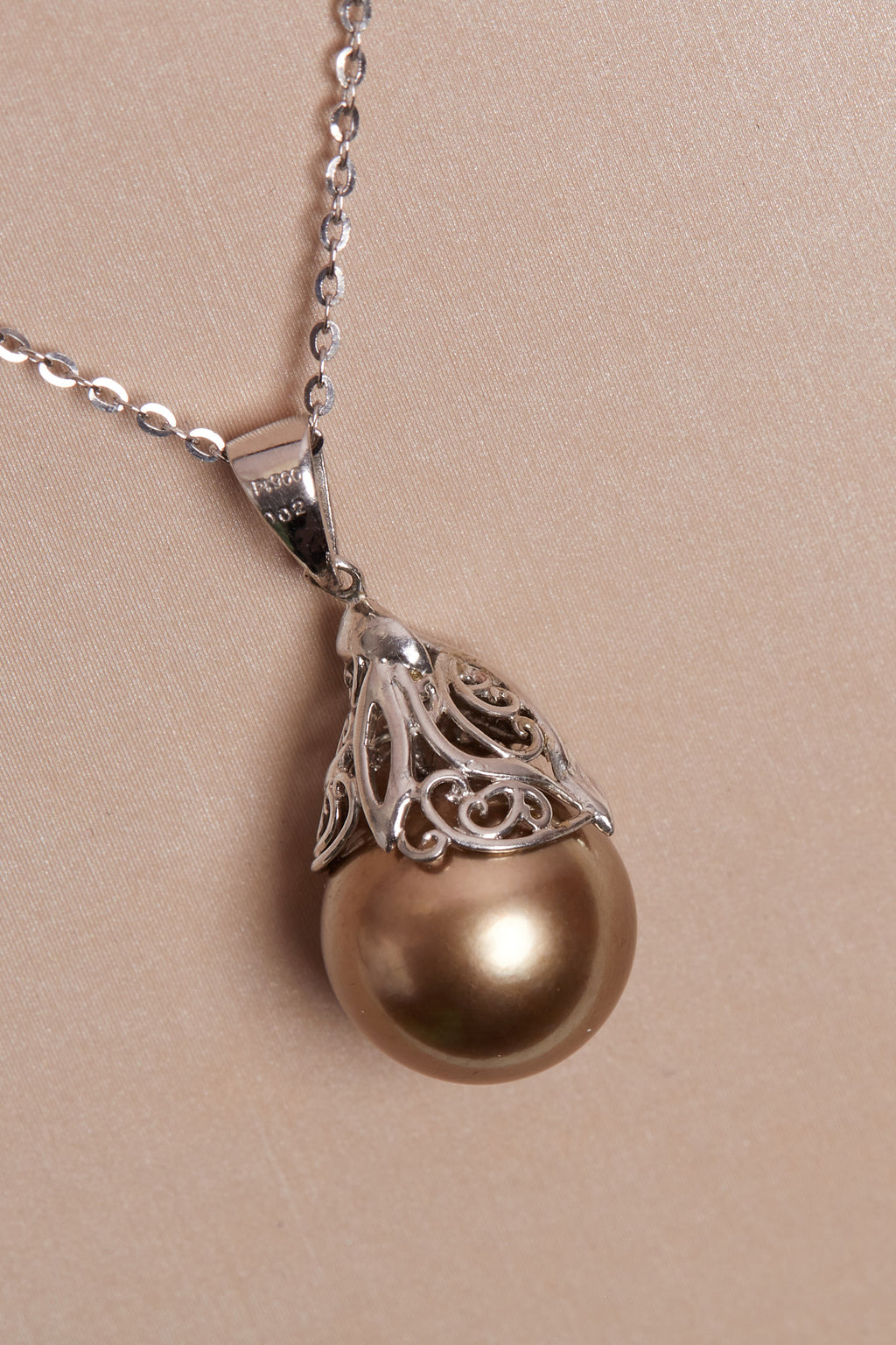 PT900-DIAMOND 0.02CT TAHITIAN PEARL LEAF OVERLAY PENDANT