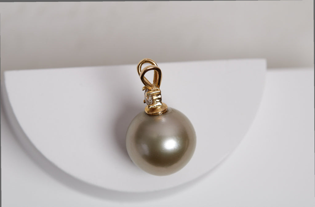 Tahitian Pearl Pendant with 3.5mm Diamond