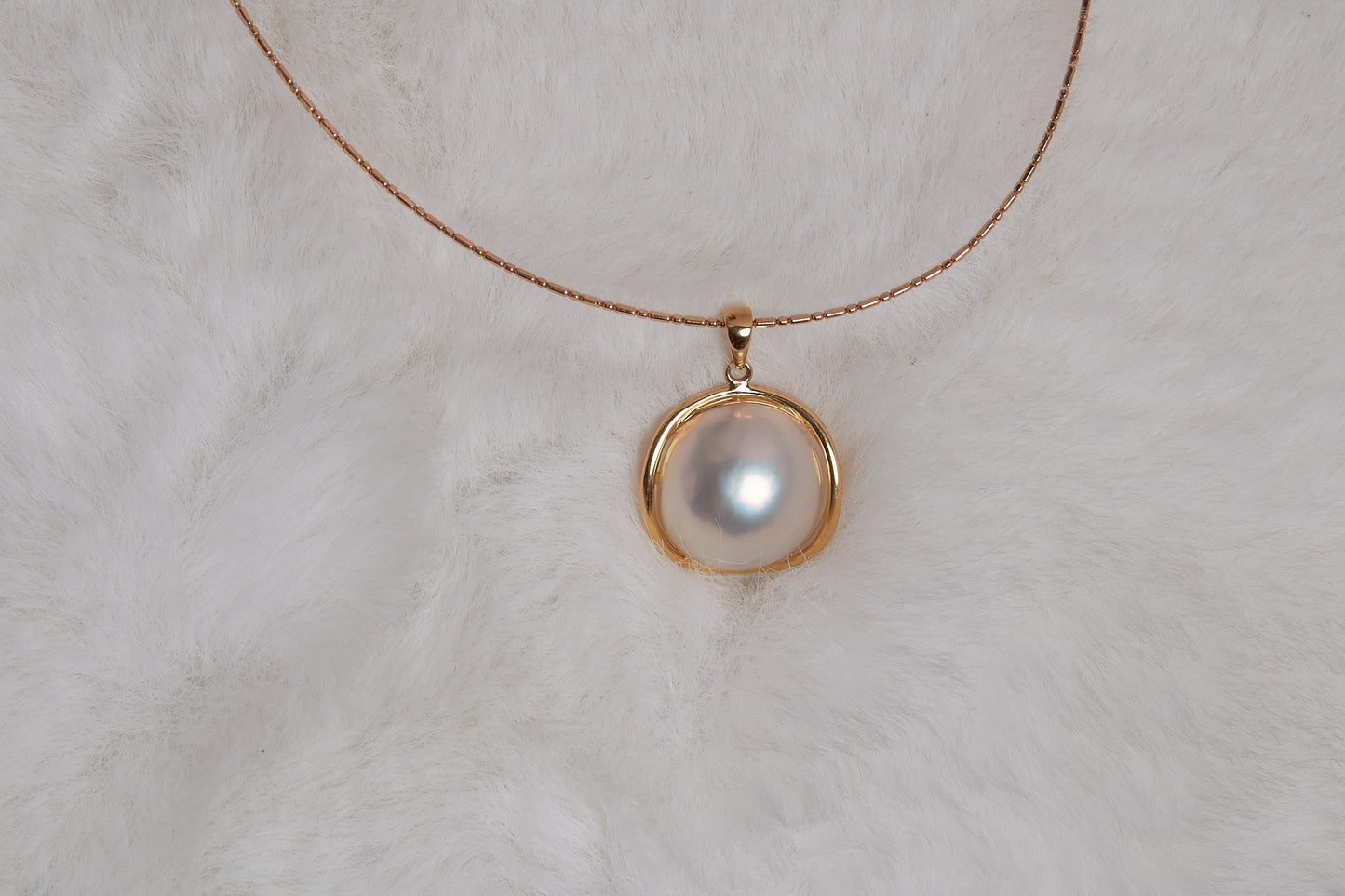 MABE SEA PEARL PENDANT WITH 18K YELLOW GOLD