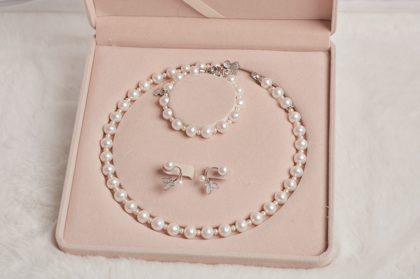Ladies White Freshwater Pearl Set Necklace; Bracelet & Nice Earrings