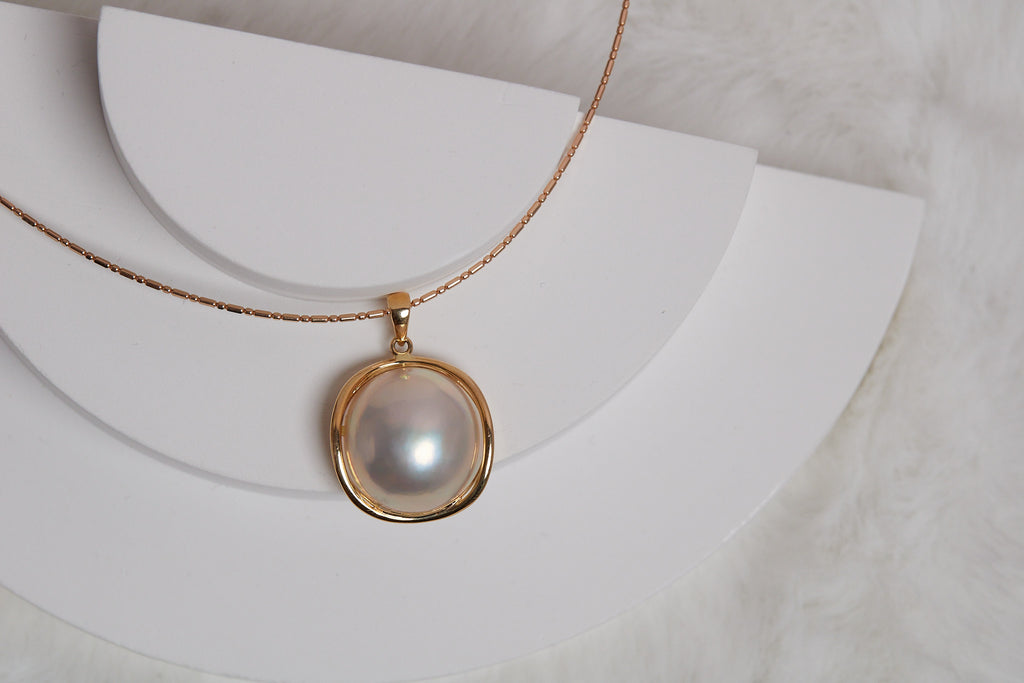 MABE SEA PEARL PENDANT WITH 18K YELLOW GOLD