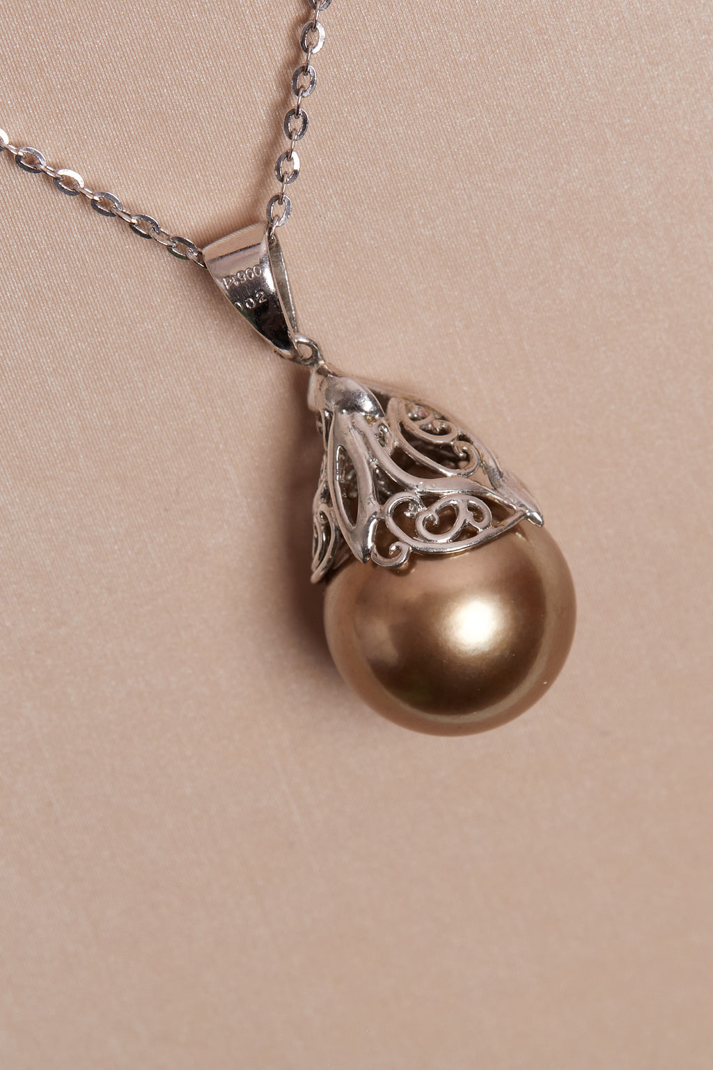 PT900-DIAMOND 0.02CT TAHITIAN PEARL LEAF OVERLAY PENDANT