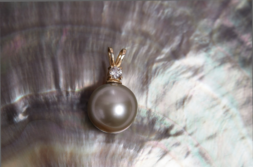 Tahitian Pearl Pendant with 3.5mm Diamond