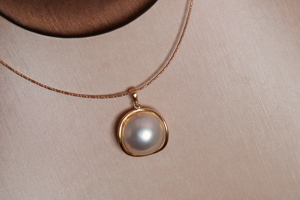 MABE SEA PEARL PENDANT WITH 18K YELLOW GOLD