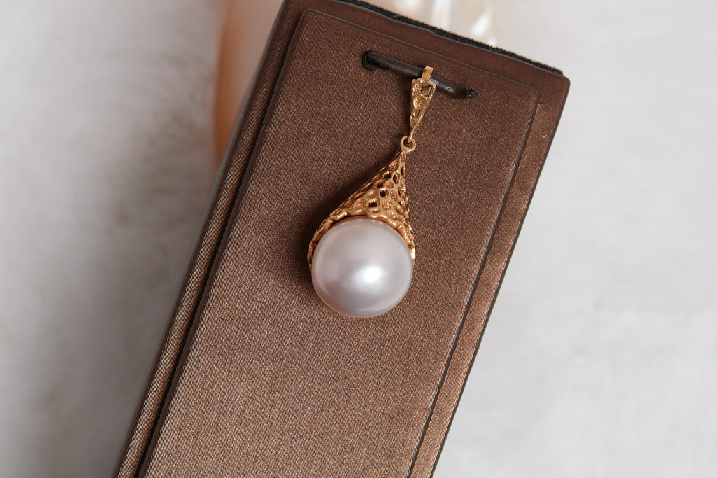 LOVE NET PENDENT