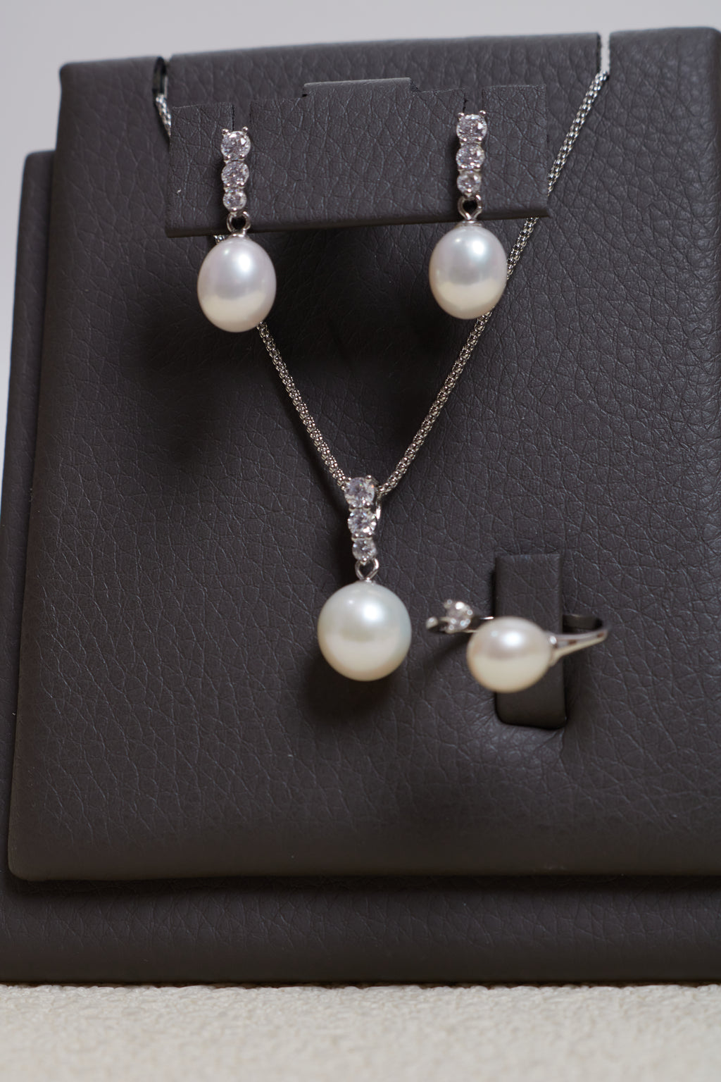 Freshwater Pearl Set: Necklace, Earrings, Rings & bracelet