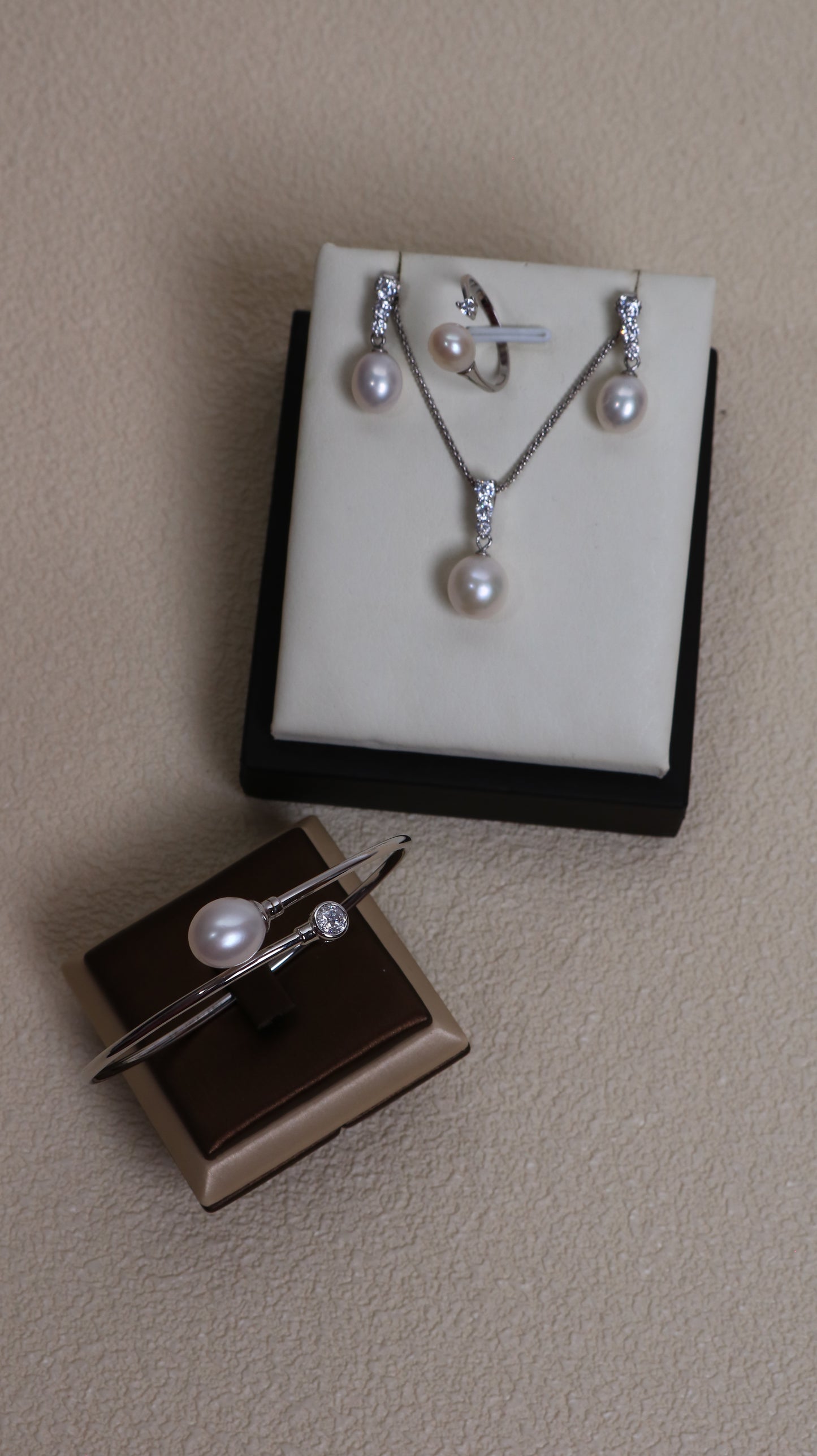 Freshwater Pearl Set: Necklace, Earrings, Rings & bracelet