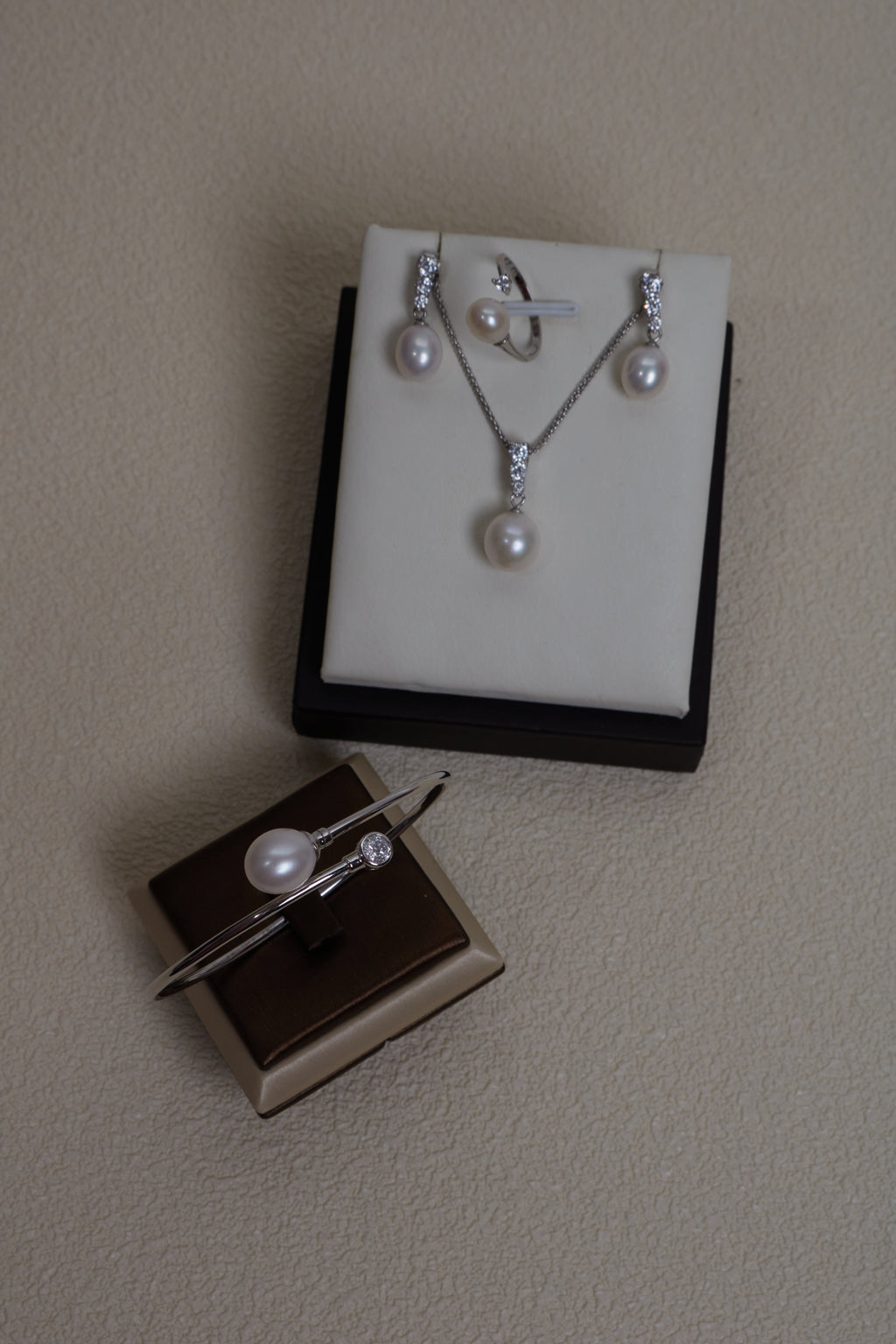 Freshwater Pearl Set: Necklace, Earrings, Rings & bracelet
