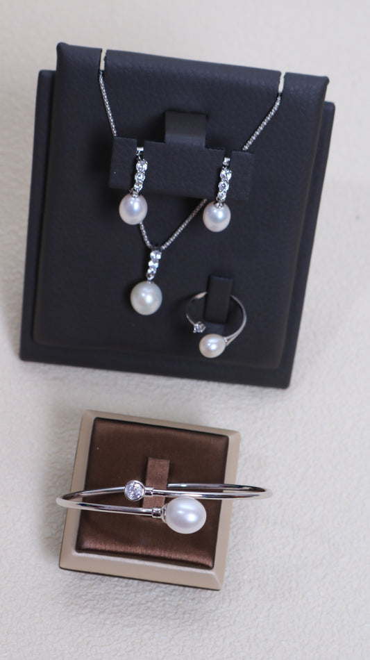 Freshwater Pearl Set: Necklace, Earrings, Rings & bracelet