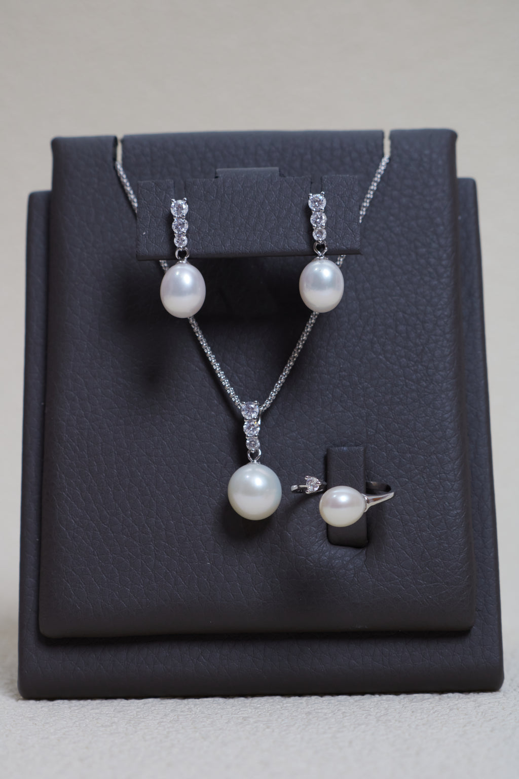 Freshwater Pearl Set: Necklace, Earrings, Rings & bracelet